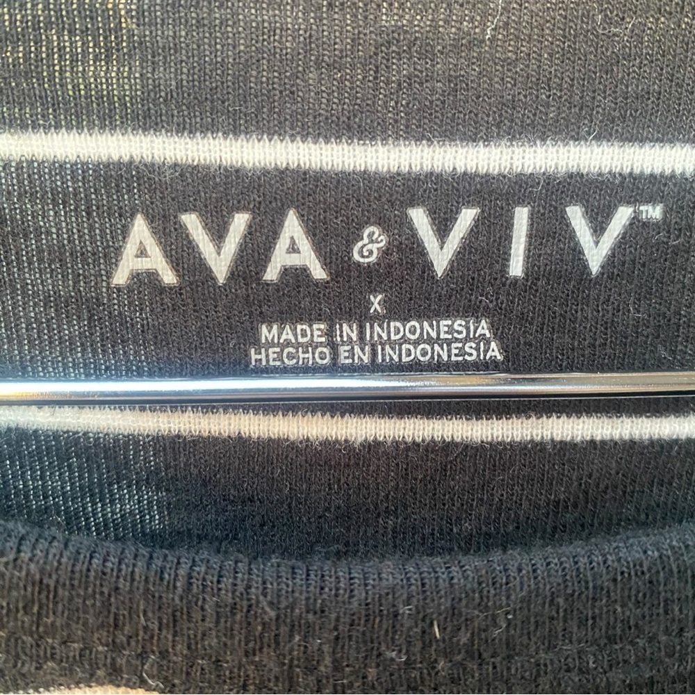 Ava & Viv Long Sleeve Pocket Plus Size T-Shirt Black & White I Size:X/14W - Picture 4 of 7